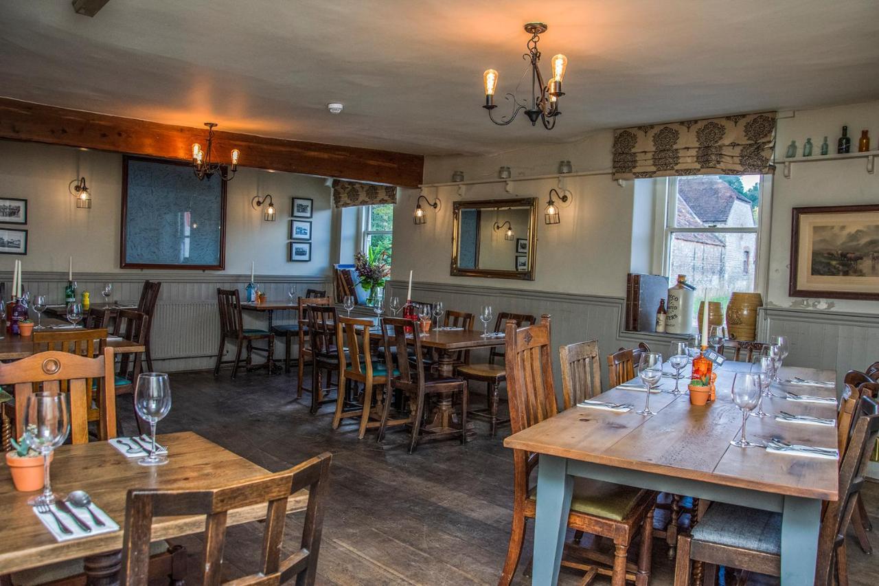 The George Inn Warminster Εξωτερικό φωτογραφία